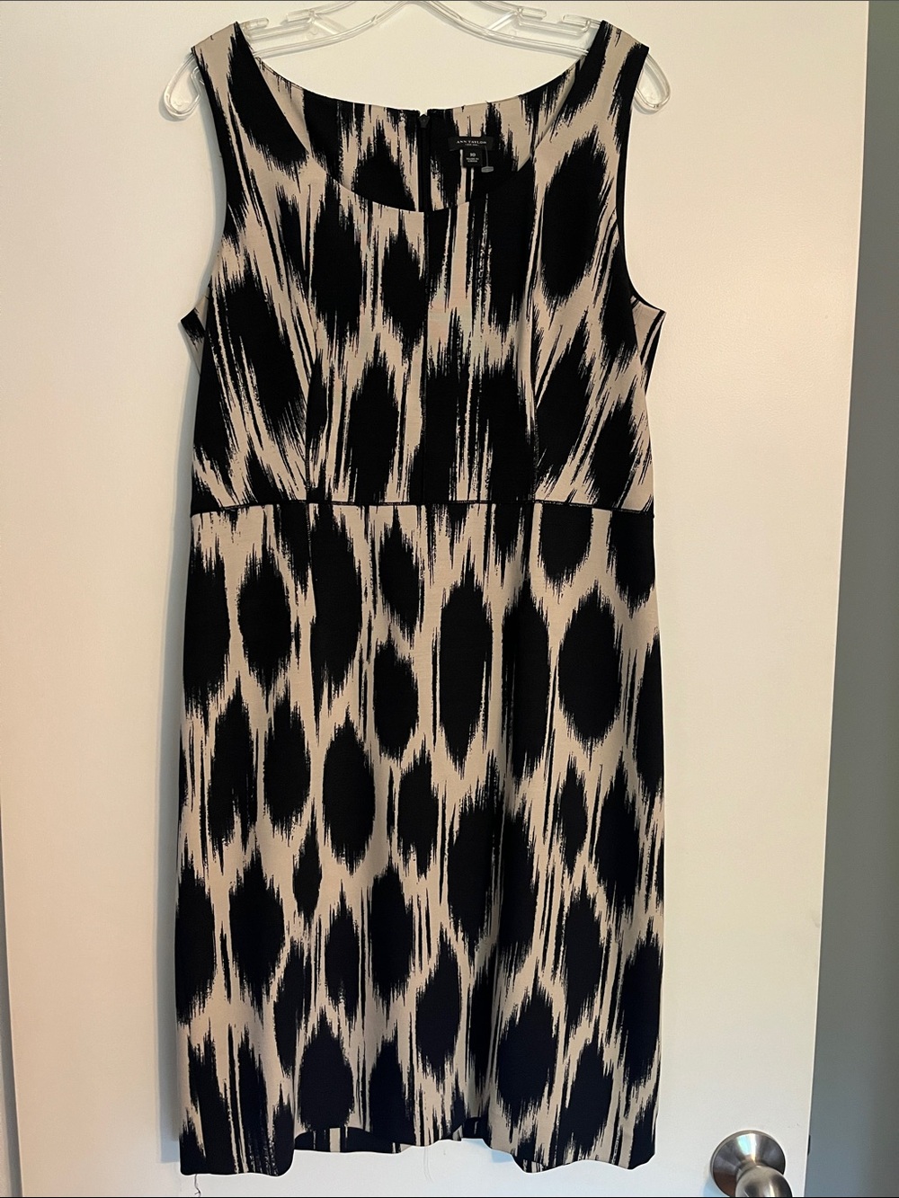 Ann Taylor Career Sleeveless Black and Cream Printed Sheath Dress 10